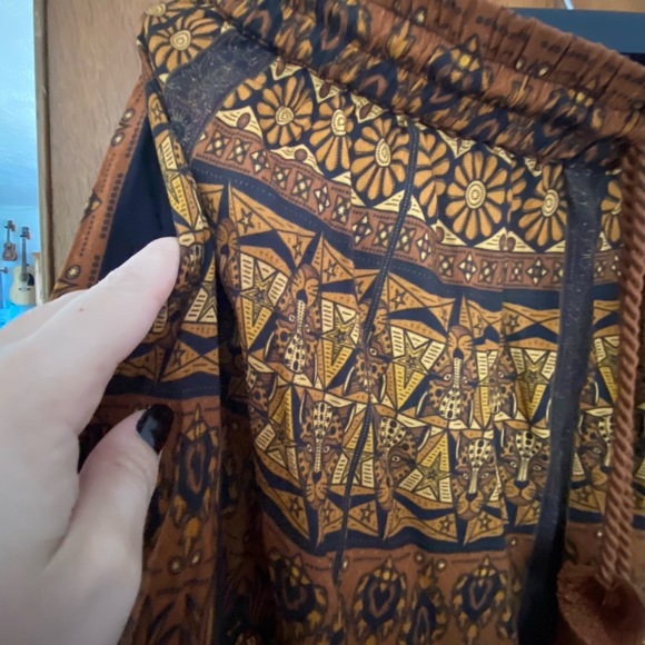 Farm Rio Midi Skirt + Envelope cropped top - Picture 15 of 15